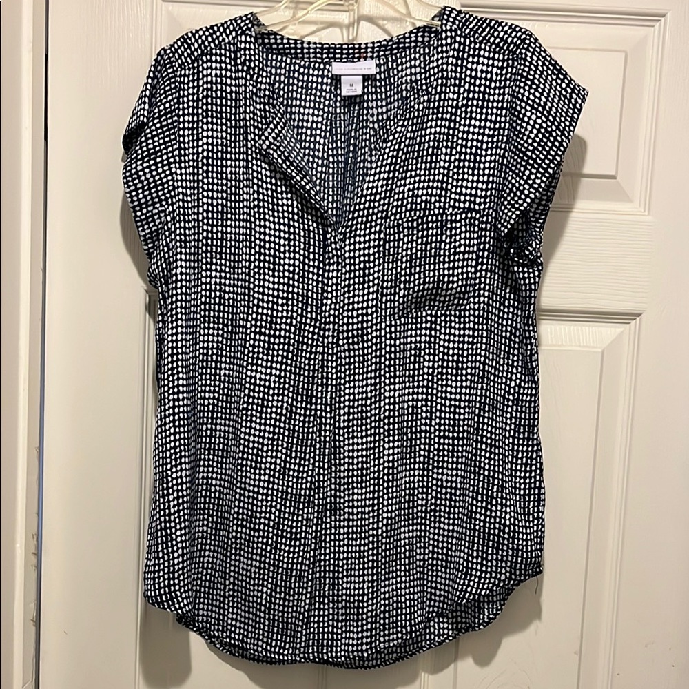 Liz Claiborne Black and White V-Neck Cuffed Sleeve Blouse